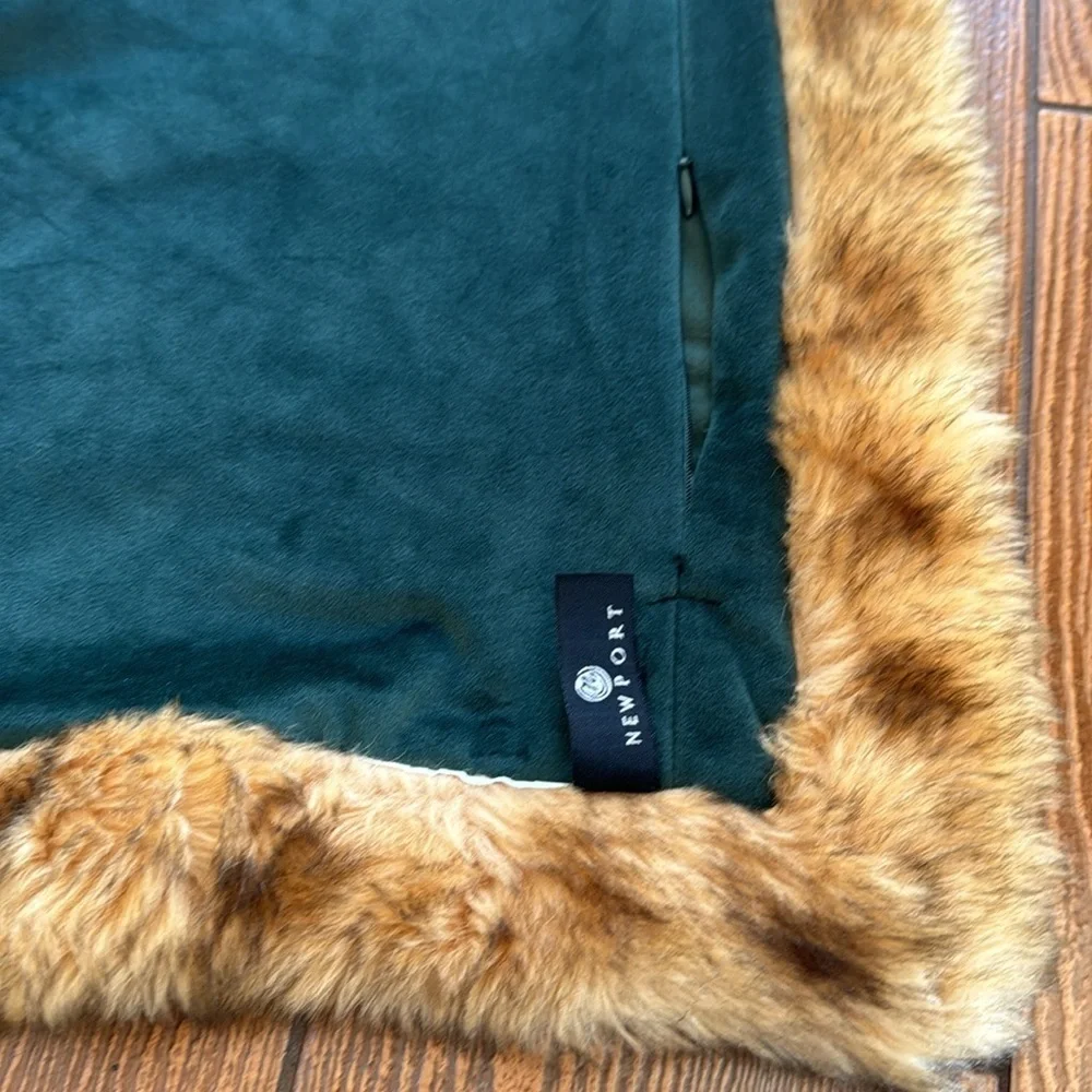 Green velvet pillowcase cover with fur